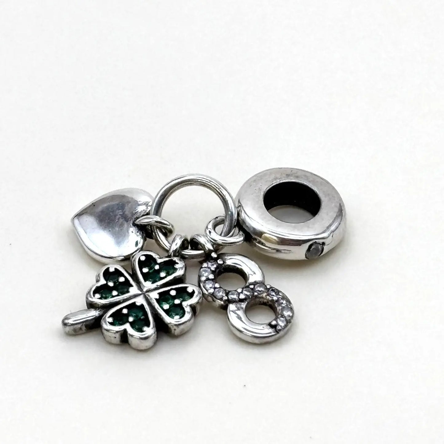 Charms Pand'OR avec trois breloques en forme de cœur de trèfle et du symbole infini en argent Sterling 925
