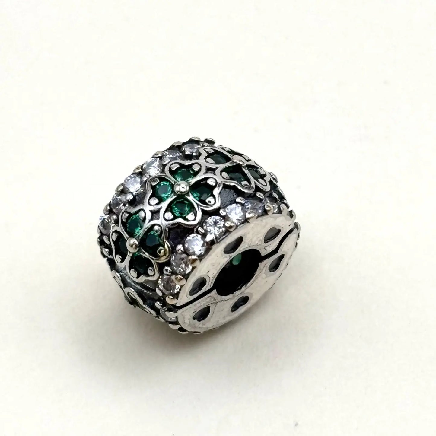 Charms Pand'OR en forme de trèfle avec des strass en argent Sterling 925 vendu