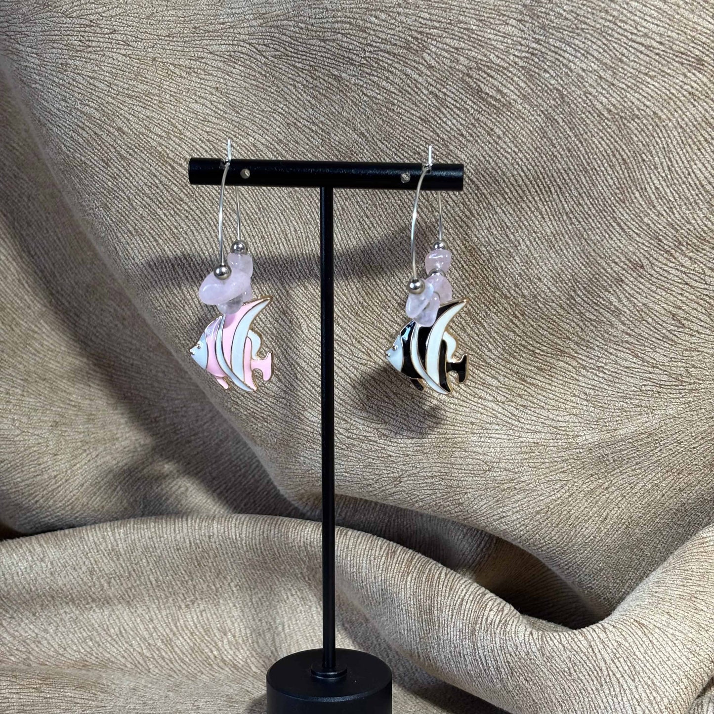 Boucles d'oreilles - créole diamètre 3 cm breloque poissons scalaire colorés
Perles acryliques