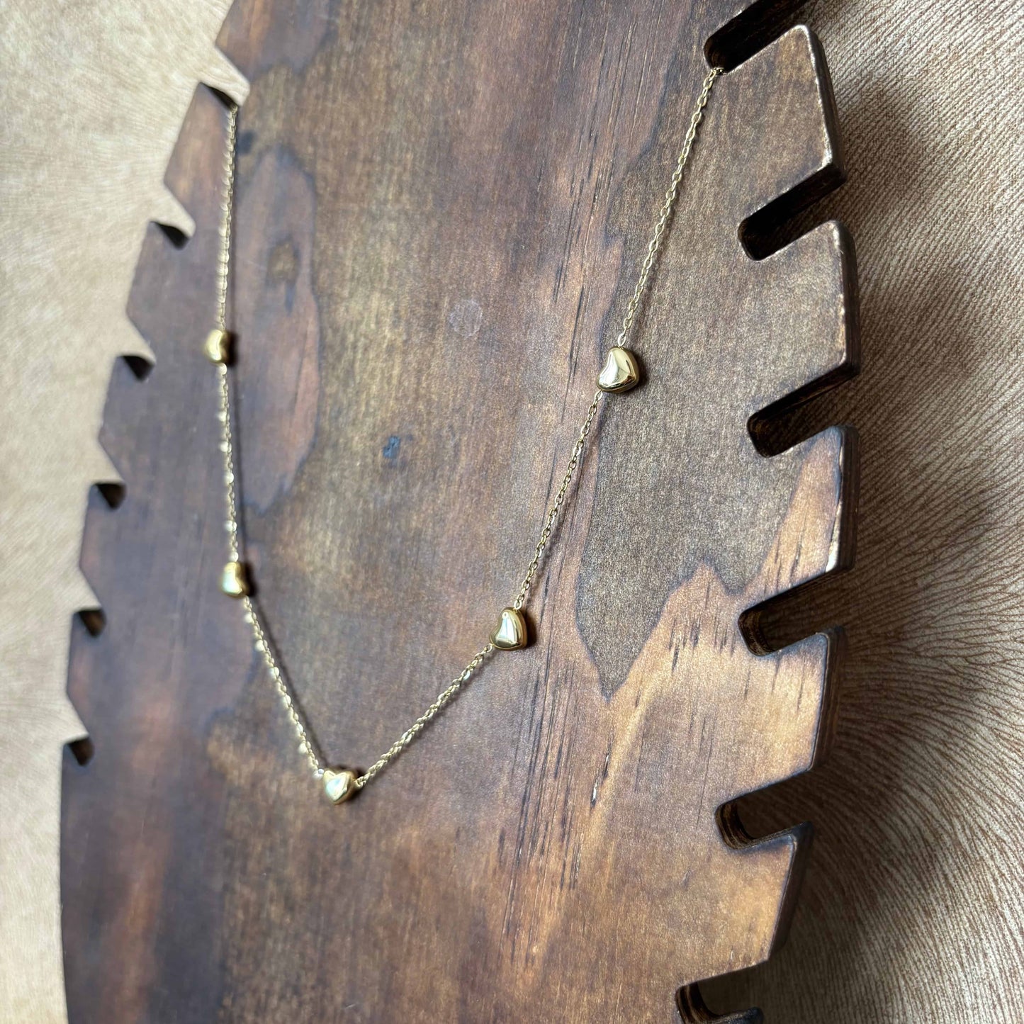 Collier doré | Motif torsadé et cœurs | En acier inoxydable
