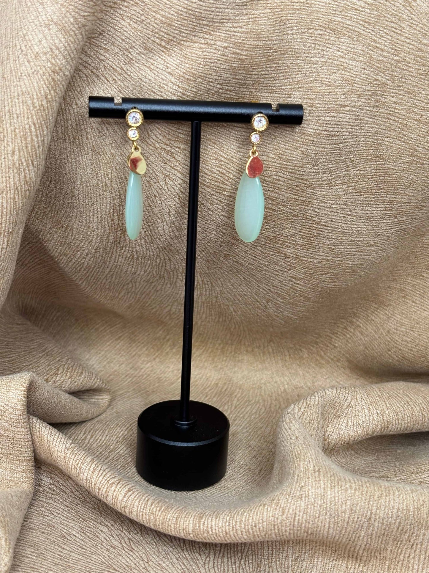Boucles d'oreilles dorées | Motif goutte d'eau vert | Acier inoxydable