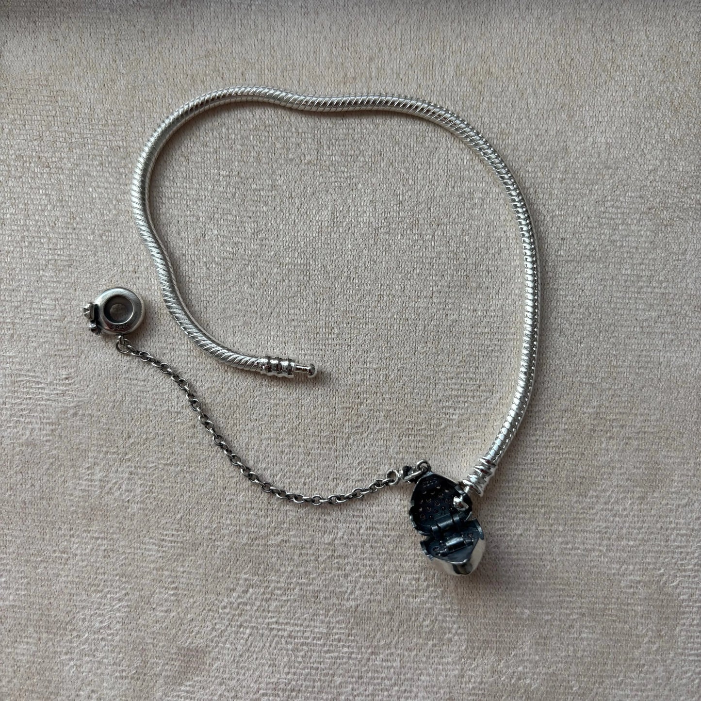 Bracelet argenté avec charm fermoir en forme de cœur et noeud et rallonge