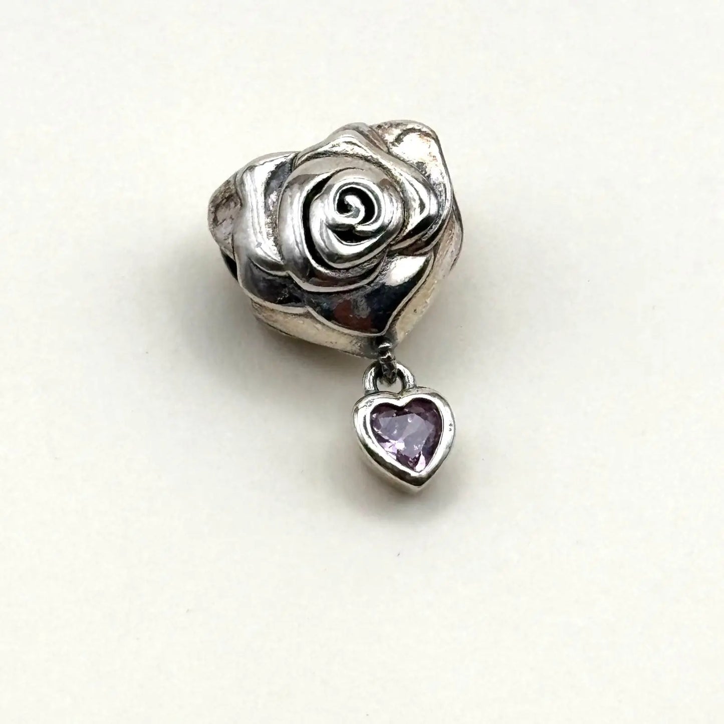 Charms Pand'OR en forme de fleur avec un petit pendentif en forme de cœur en acier inoxydable