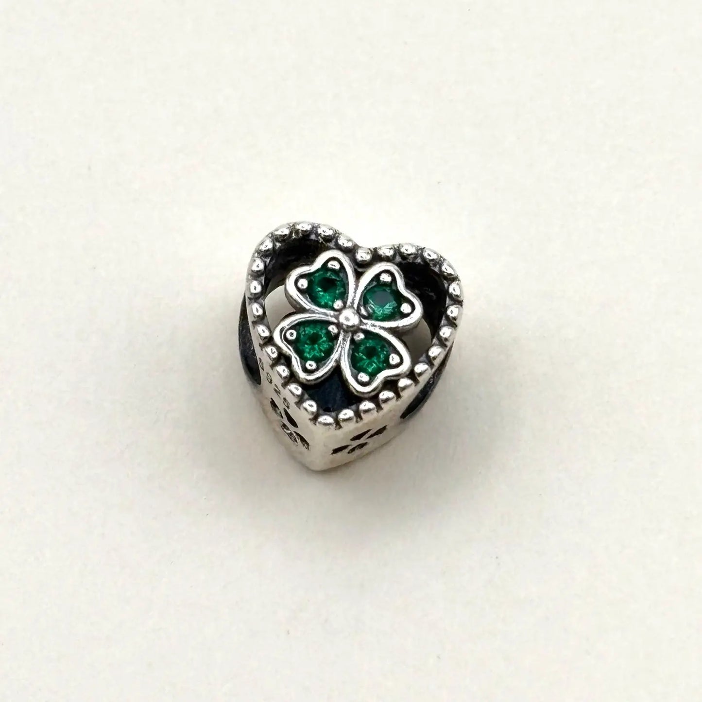 Charms Pand'OR avec motif cœur et trèfle en argent sterling