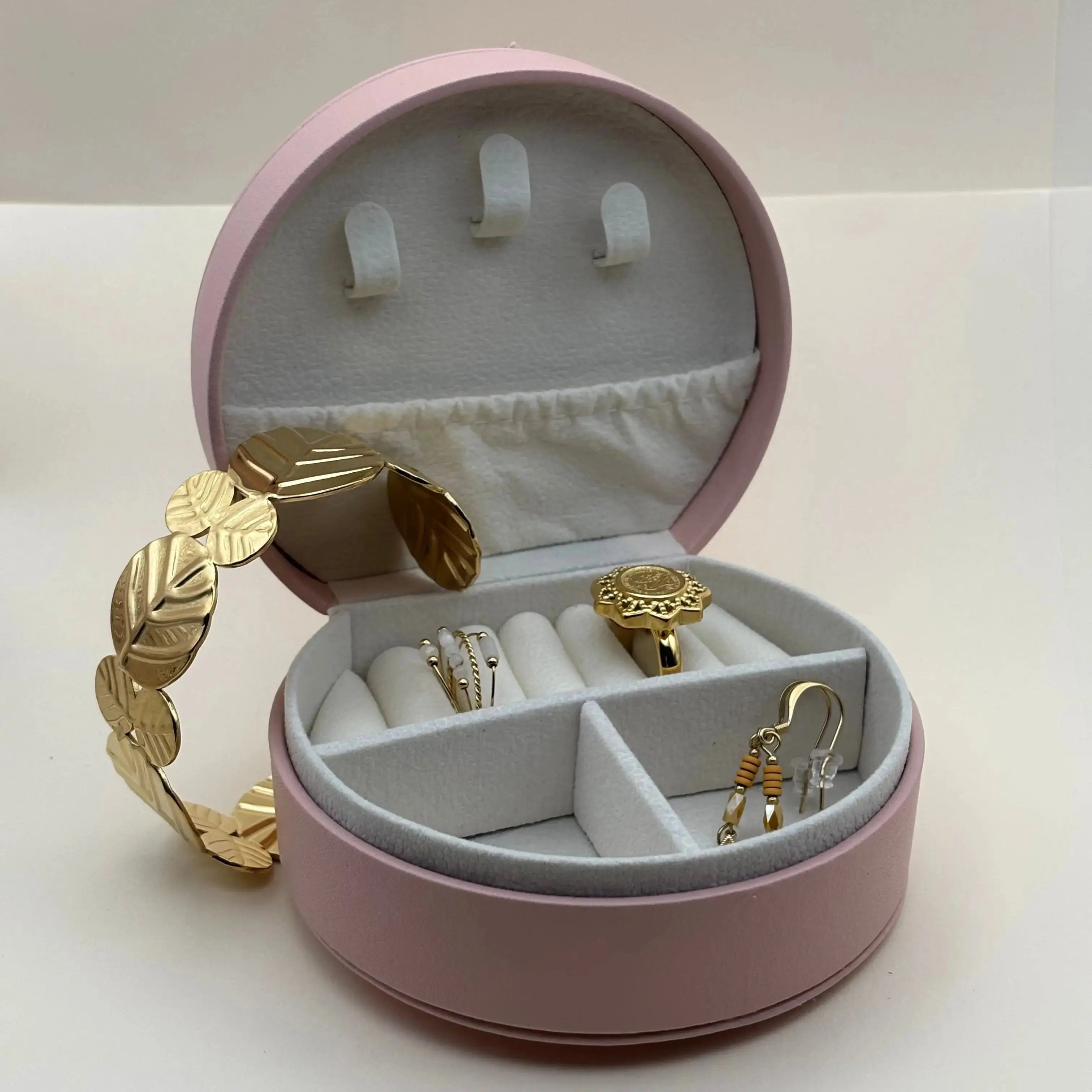 Emballages-cadeau-élégants-pour-bijoux-fantaisie-Sac-écrin-et-boîte-chic Prêtes à briller Image