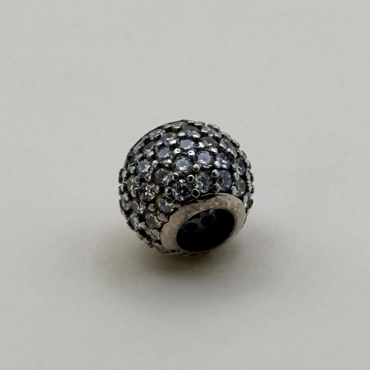 Charms Pand'OR en forme de boule ornée de strass en argent sterling