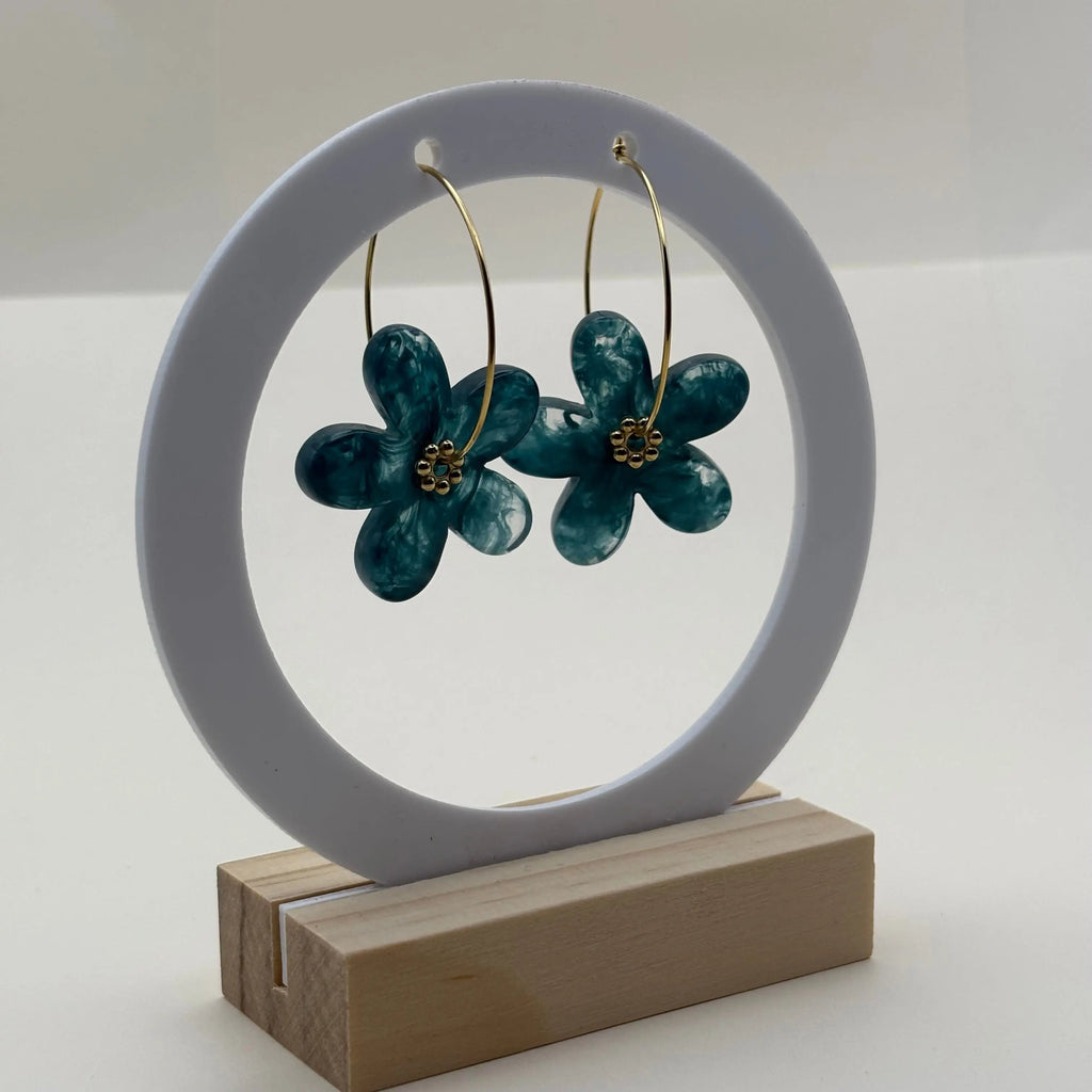 Boucles d’oreilles en résine en forme de fleurs couleur bleue