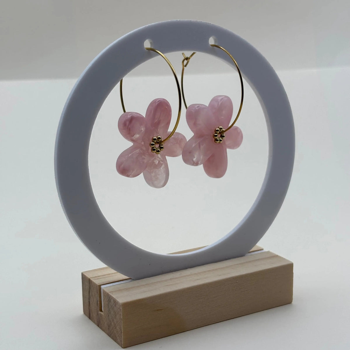 Boucles d’oreilles en résine en forme de fleurs couleur rose