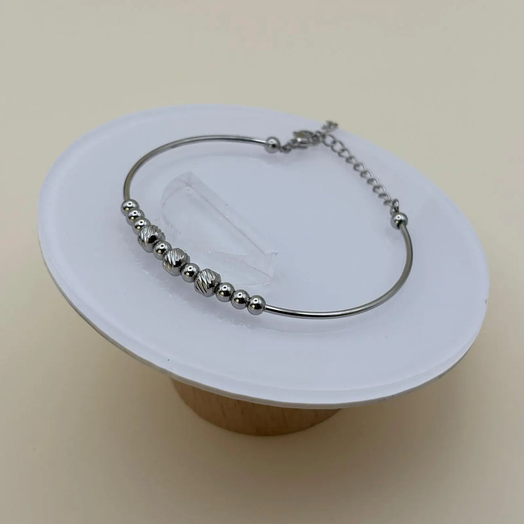 Bracelet argenté avec perles fines argentées rondes bracelet rigide et chainette