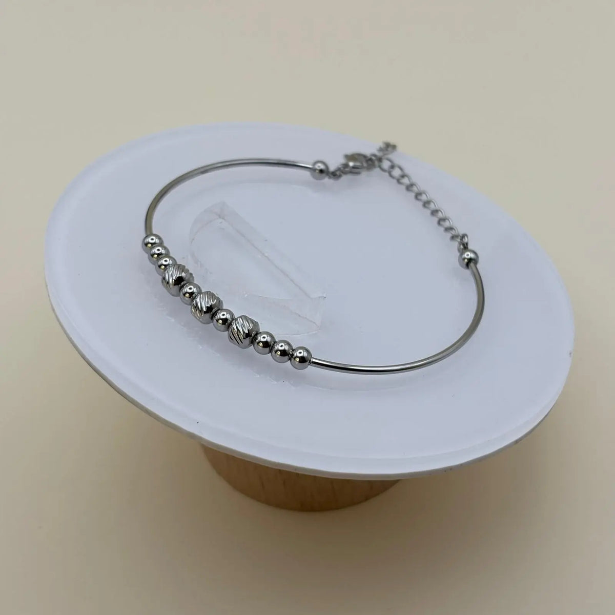 Bracelet argenté avec perles fines argentées rondes bracelet rigide et chainette