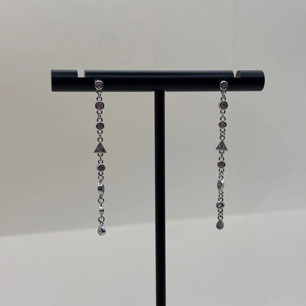 Boucles d’oreilles argentées avec pierres fines et zircons