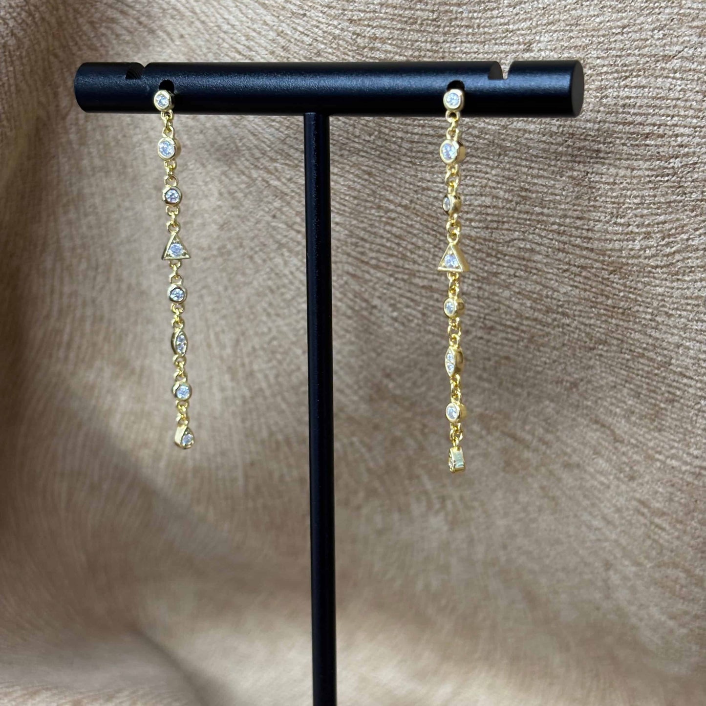 Boucle d'oreilles | Plaqué or 18k |Zircons de formes différentes