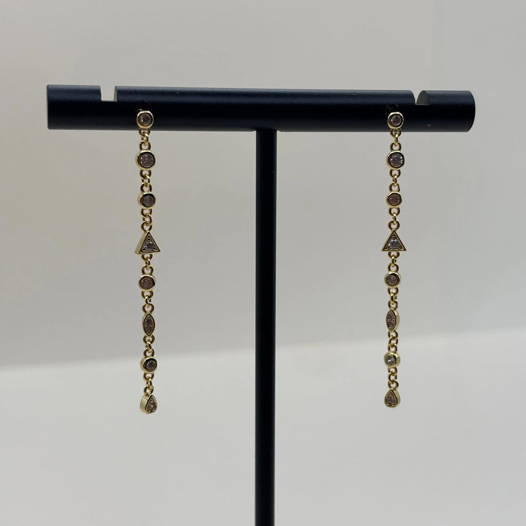 Boucles d’oreilles dorées avec pierres fines et zircons