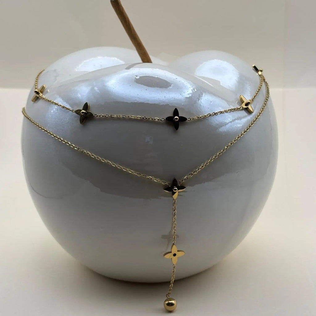 Collier multirangs avec des étoiles dorées sur chainette et perle dorée en pendentif en acier inoxydable