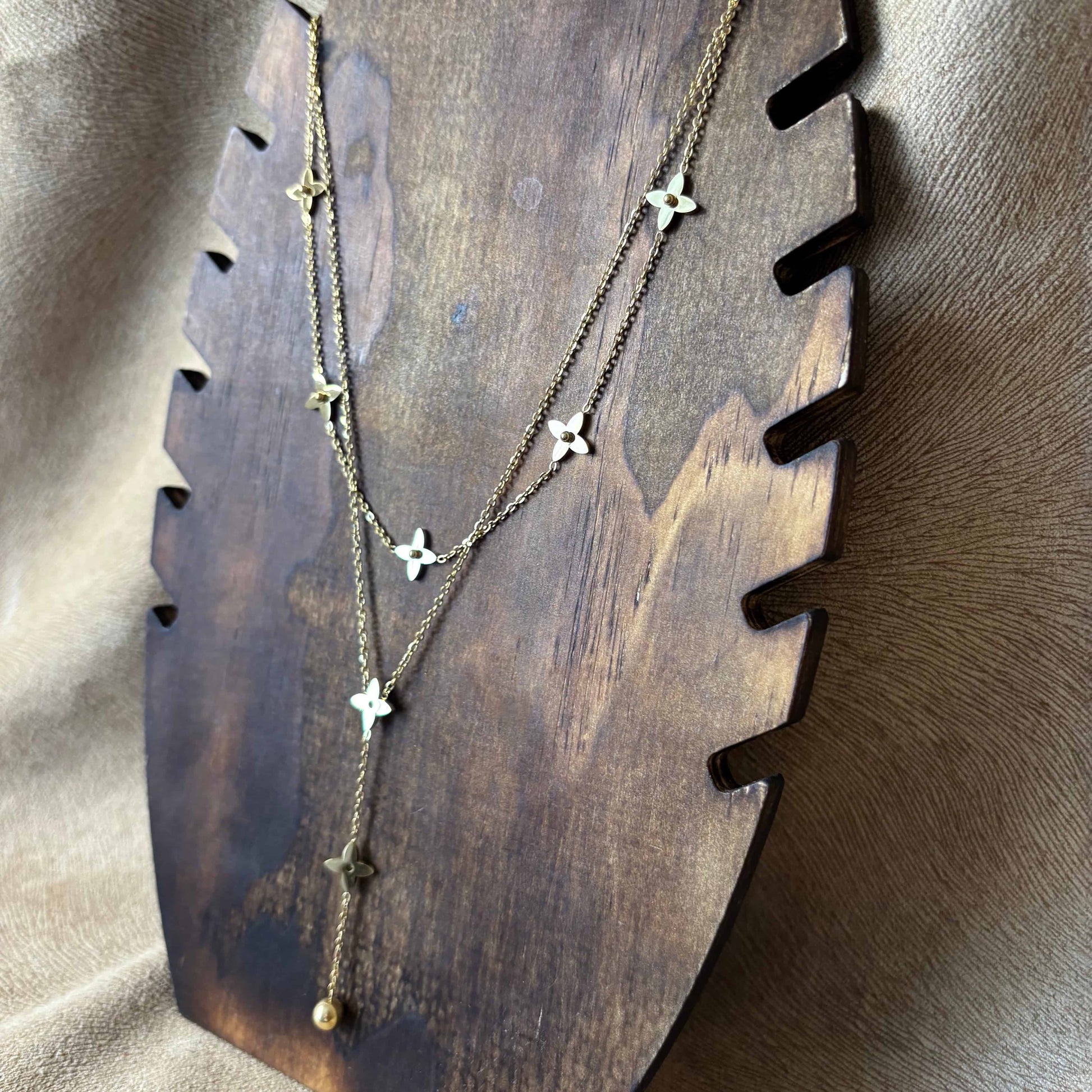 Collier multirangs |Etoiles dorées chainette et perle dorée en pendentif | Acier inoxydable