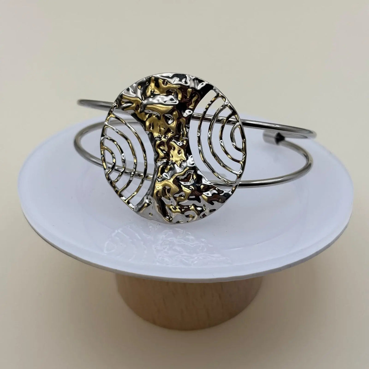 Bracelet argenté en acier inoxydable avec motif géométrique sphérique