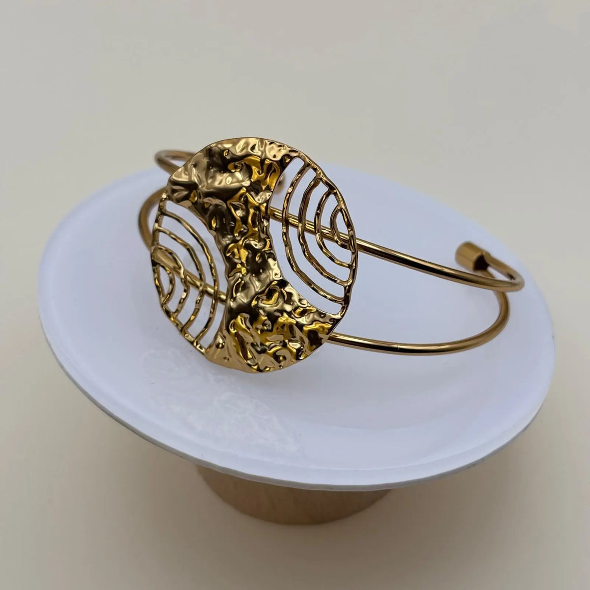 Bracelet de couleur dorée en acier inoxydable avec motif géométrique sphérique