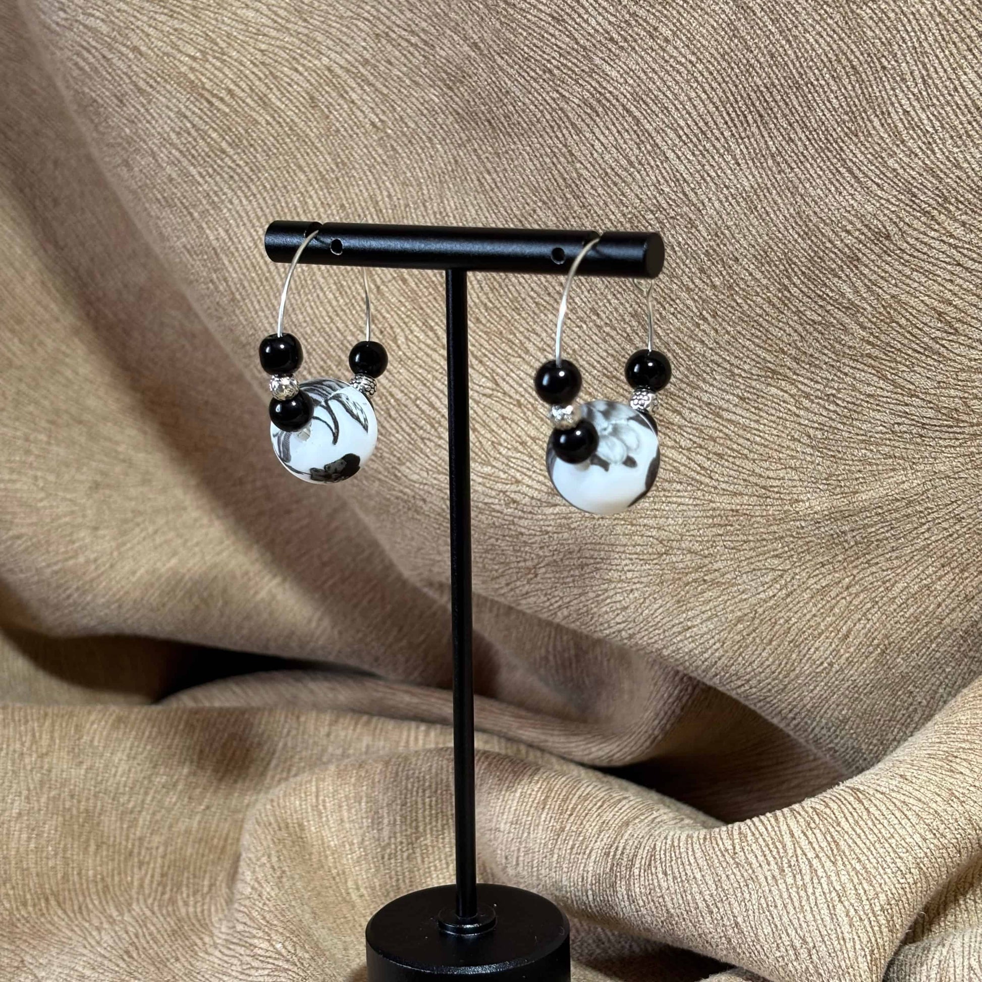 Boucles d'oreilles créole avec perles fleuries