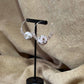 Boucles d'oreilles - créole Ø 3 cm
Perle acrylique fleurie Ø 1,5 cm