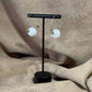 Boucles d'oreilles - créole Ø 3 cm
Perle acrylique blanche Ø 1,5 cm
Perles acryliques 