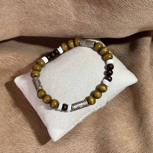 Bracelet en perles artisanal | Bracelet avec perles allongées argentées |Perles de bois sur élastique