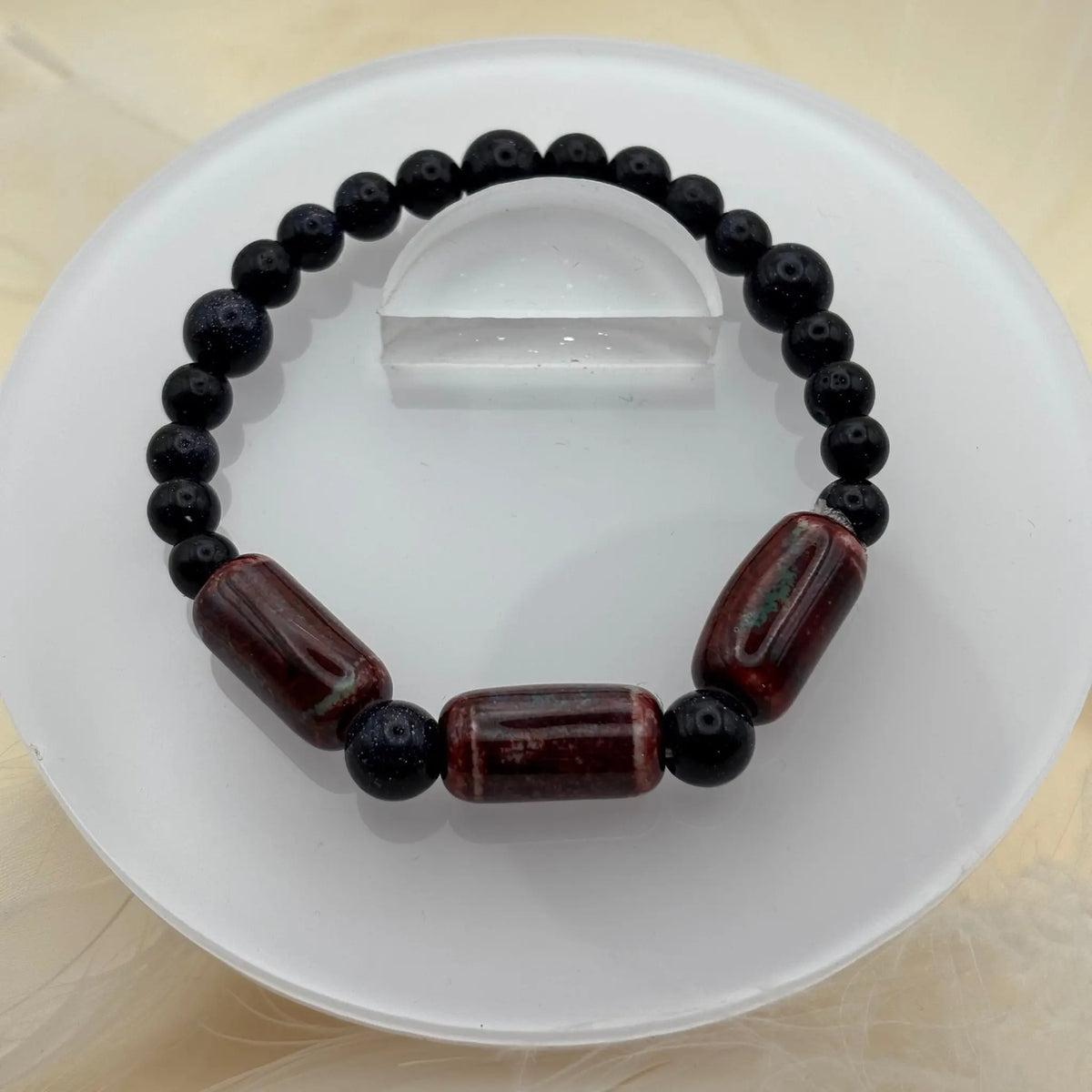 Bracelet en perles pierre de soleil bleu monté sur élastique