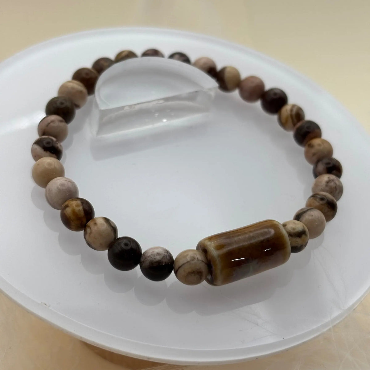 Bracelet en perles de jaspe brun monté sur élastique