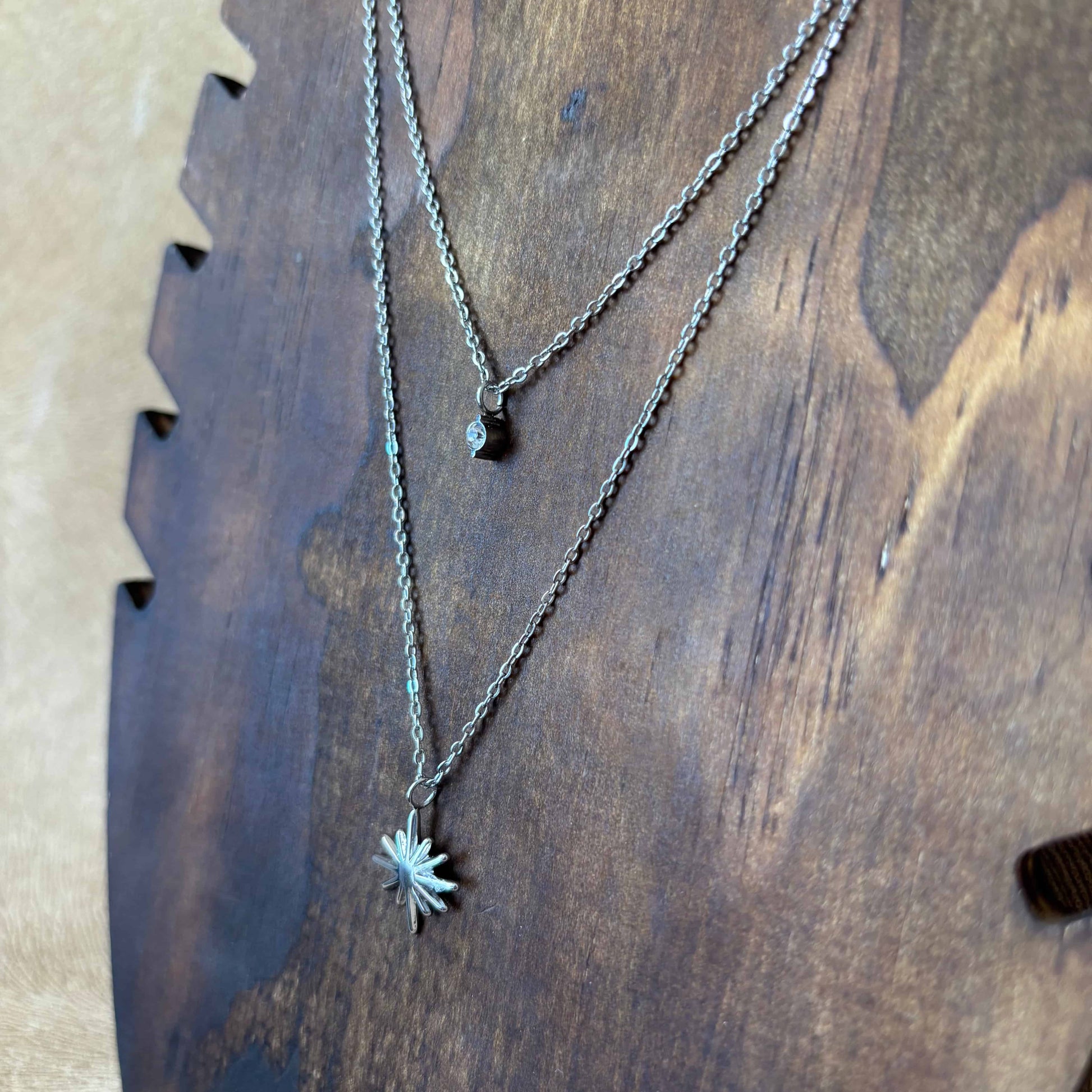 Collier multirang en argent double chainette et un pendentif brillant pendentif soleil en acier inoxydable Prêtes à briller