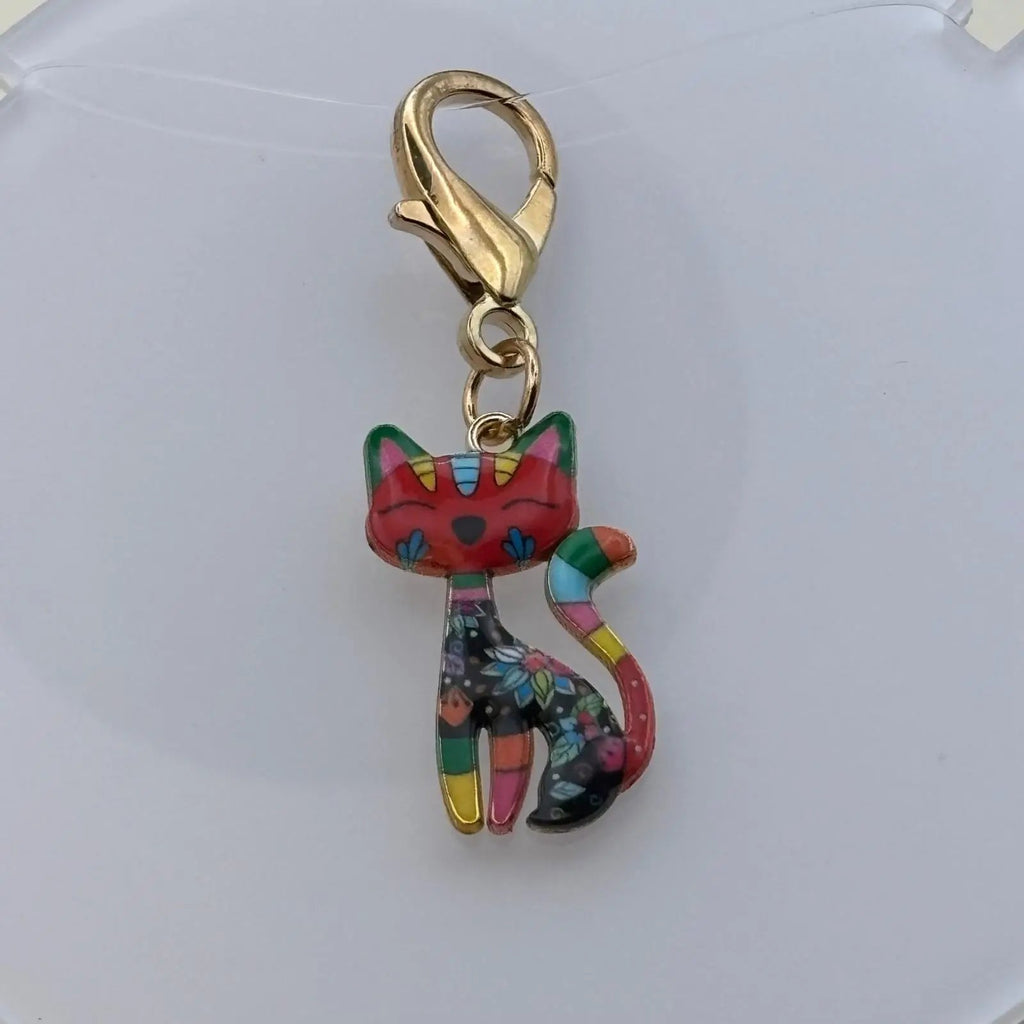 Bijoux à accrocher en forme de chat avec une tête rouge et anneau doré