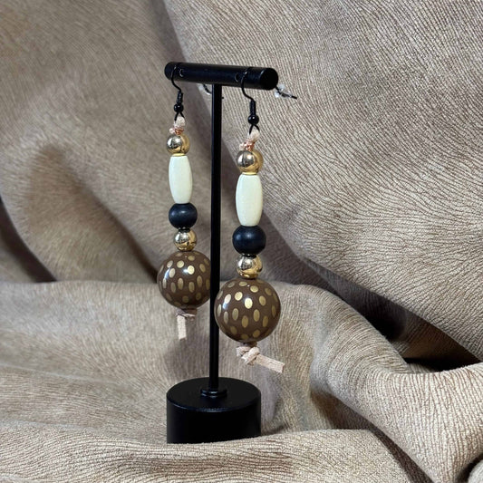 Boucles d'oreilles - pendentif perle à pois Ø 2cm
Perles bois et acryliques de 6 mm