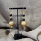 Boucles d'oreilles - pendentif perle dorée diamètre 2cm
Perles bois et acryliques de 6 mm