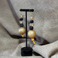 Boucles d'oreilles - pendentif perle dorée diamètre 2cm
Perles en bois et en acryliques de 6 mm