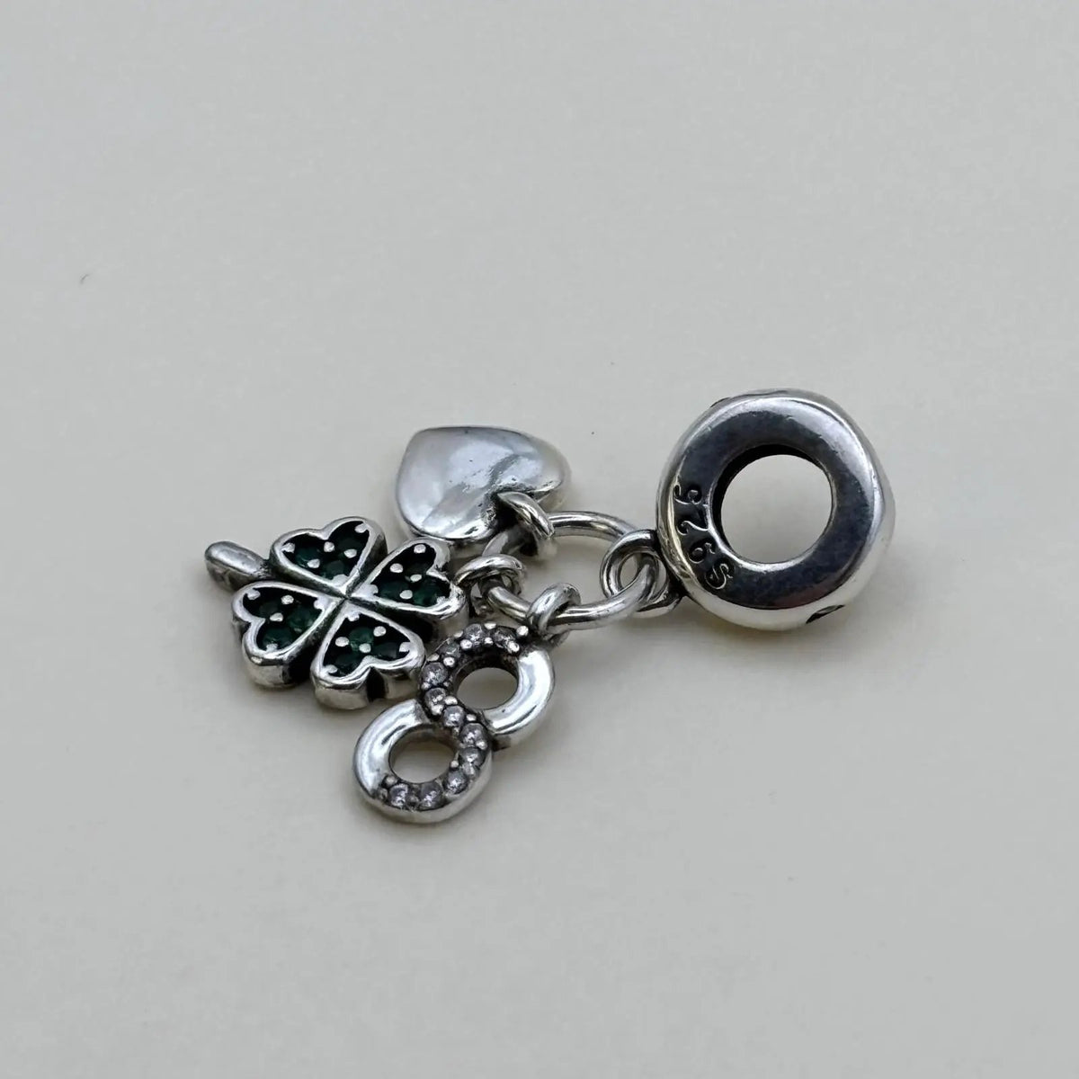 Charms Pand'OR avec trois breloques en forme de cœur trèfle et infini en argent Sterling 925 