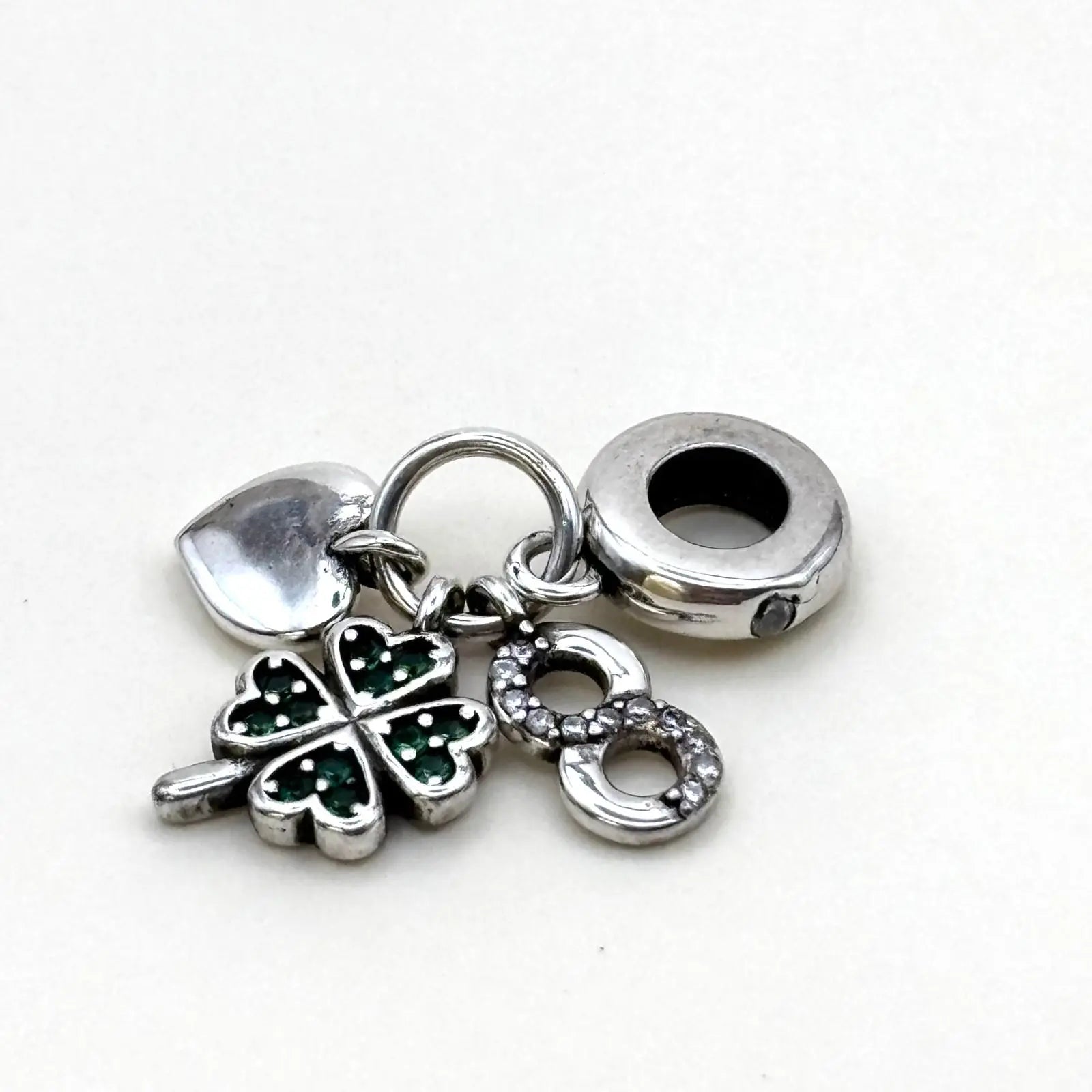 Charms Pand'OR avec trois breloques en forme de cœur de trèfle et du symbole infini en argent Sterling 925 