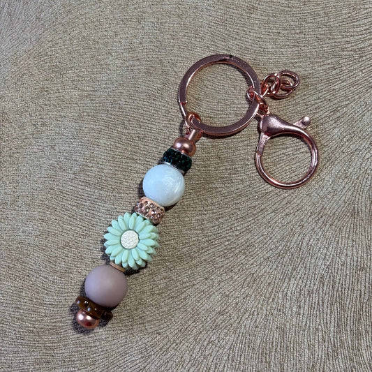 Porte clé en perles motif perles et fleur bleu vert