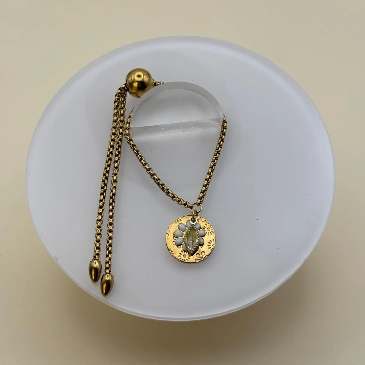 Bracelet doré en perle Swarovski et breloque marguerite pastille en forme de fleur en acier inoxydable 