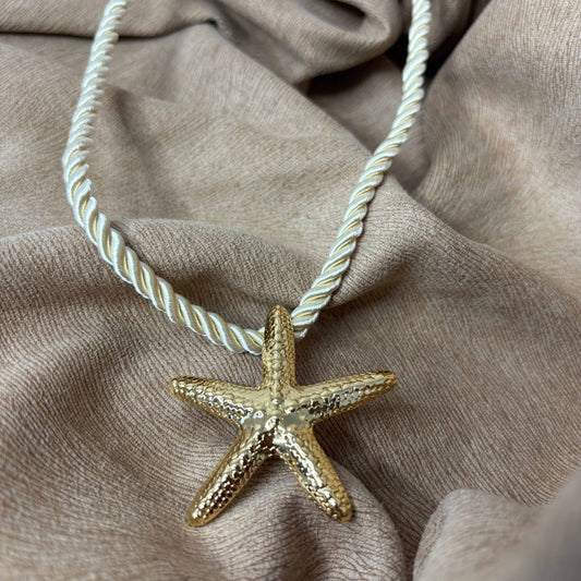 Collier fantaisie |Corde nylon écrue avec pendentif doré | Etoile de mer