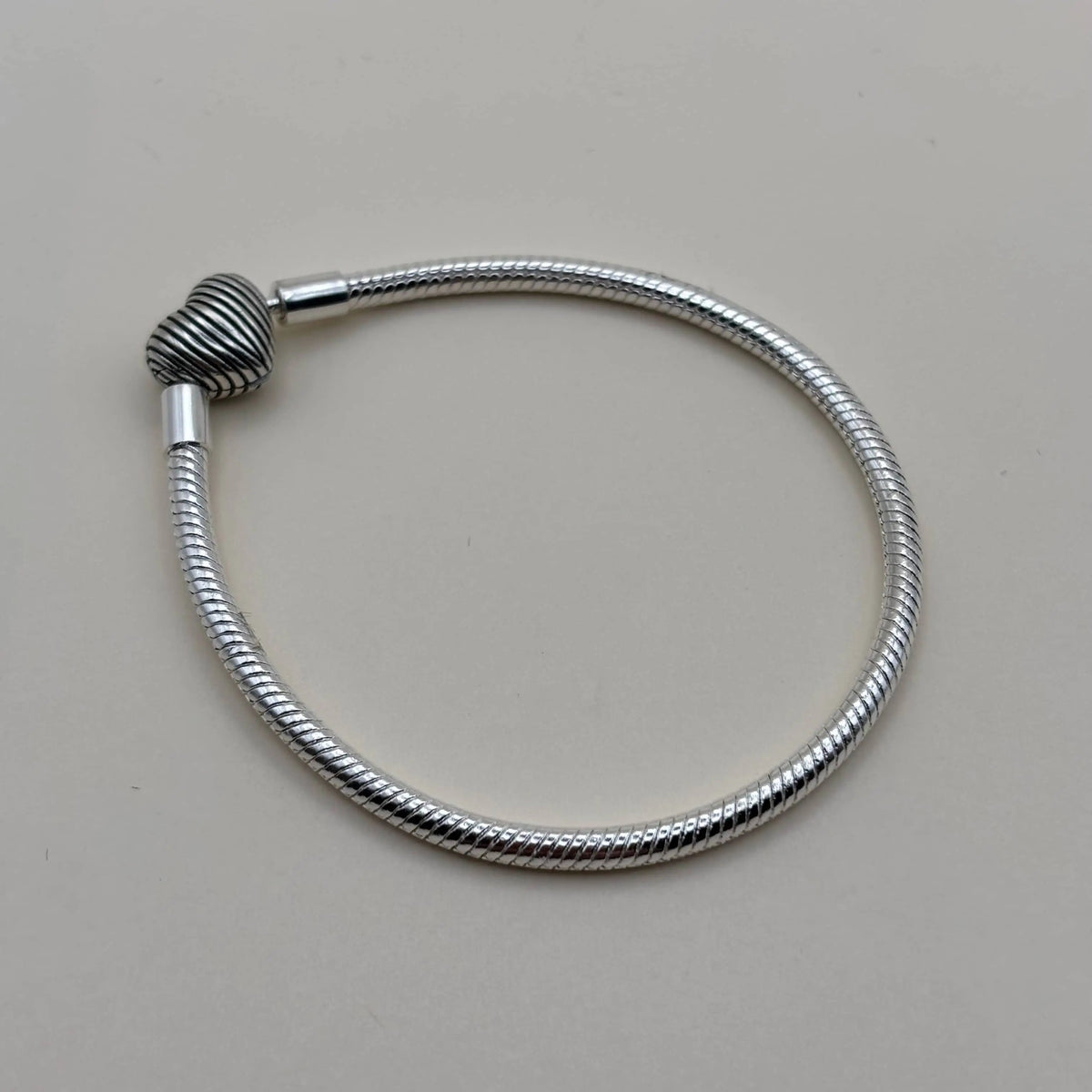 Bracelet Pand'Or avec charm en forme de cœur  en acier inoxydable