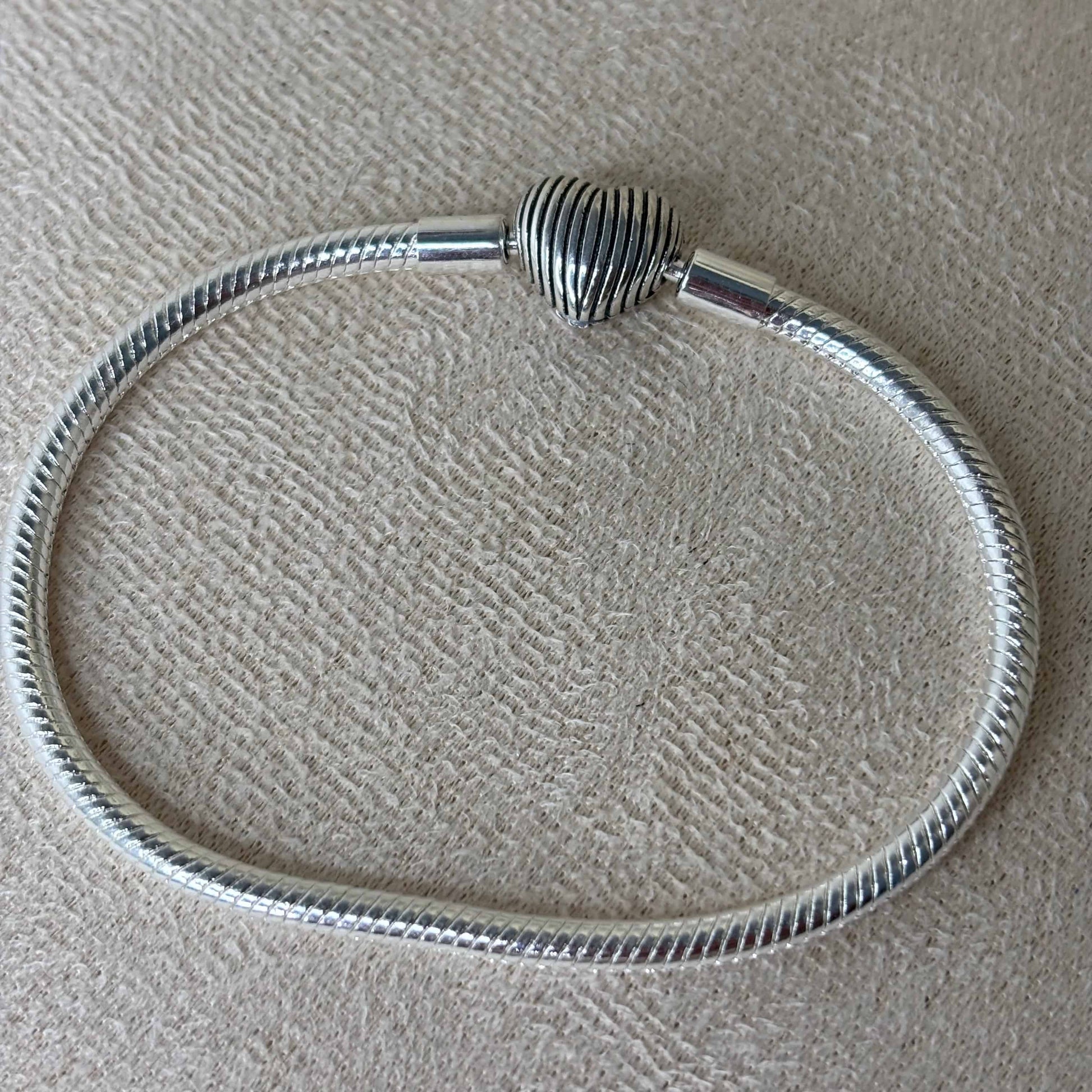Bracelet Pand'Or | Bracelet avec charm cœur |Tour 18 cm | Acier inoxydable