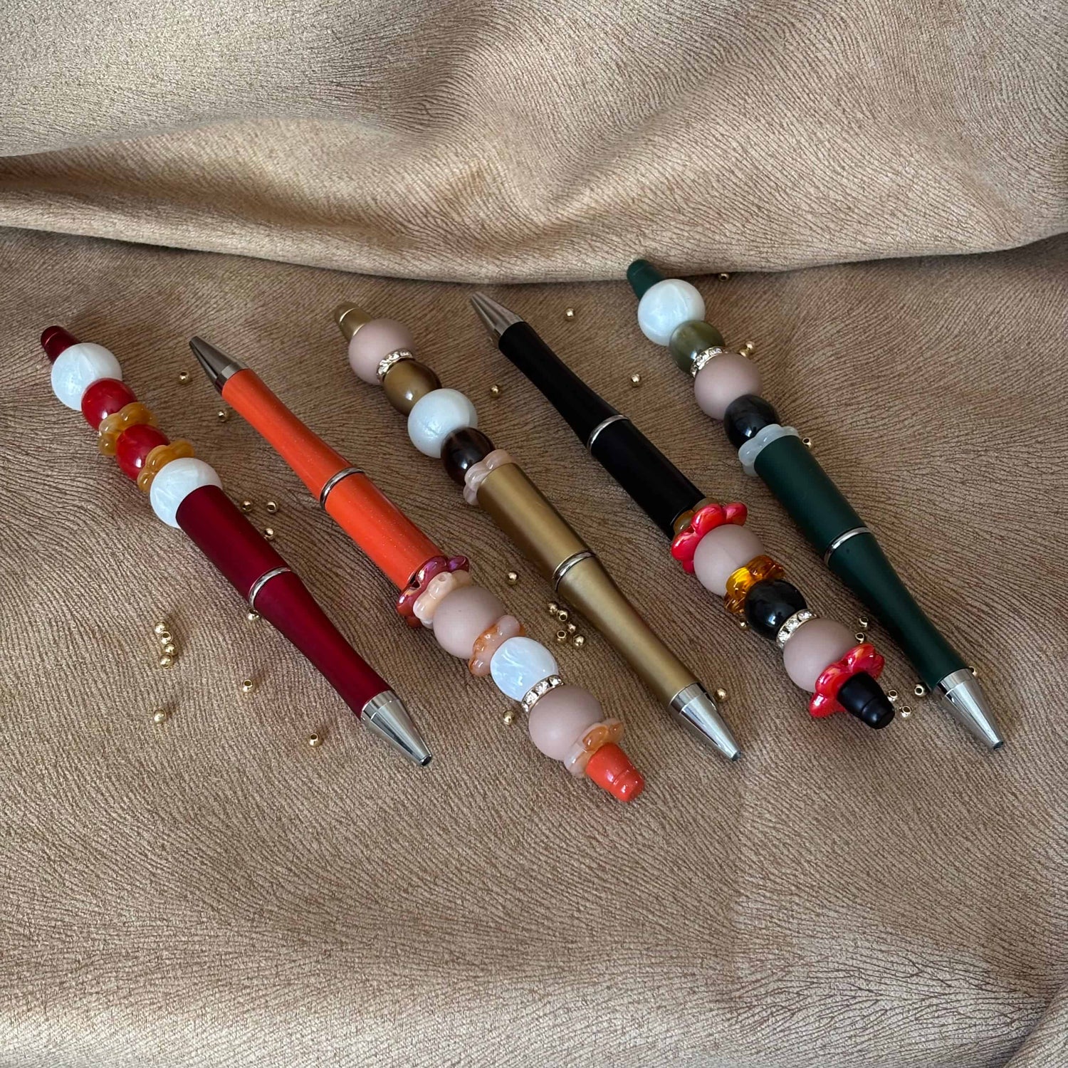 Stylos à bille écriture noire | En perles colorées