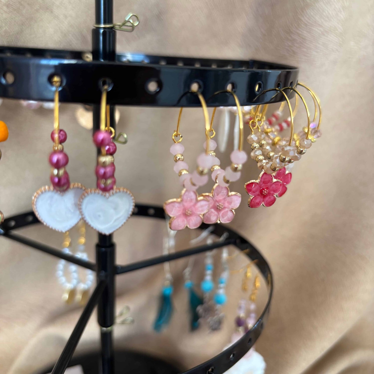 Boucles d'oreilles créoles dorées | Motifs coeur et fleurs