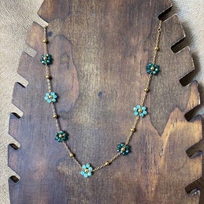 Collier fantaisie |Fleurs colorées vertes sur chainette dorée |Acier inoxydable