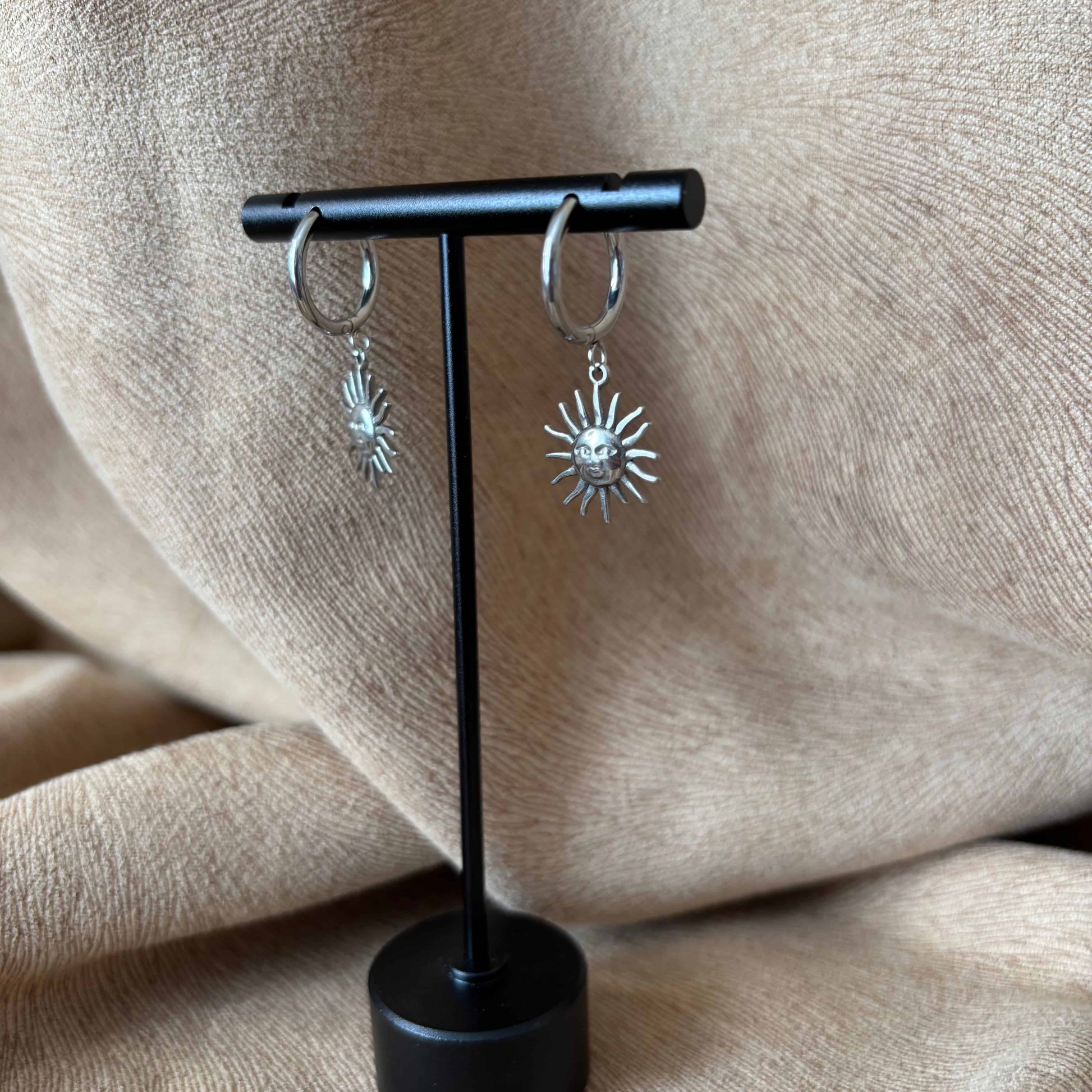 Boucles d'oreilles |Petites créoles | Avec soleil visage | argent |Acier inoxydable