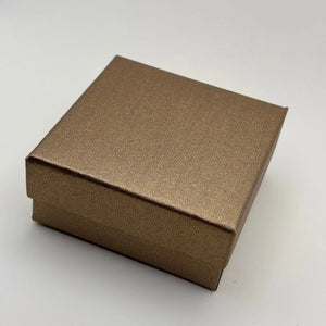 Un boite dorée pour y mettre des bijoux fantaisie