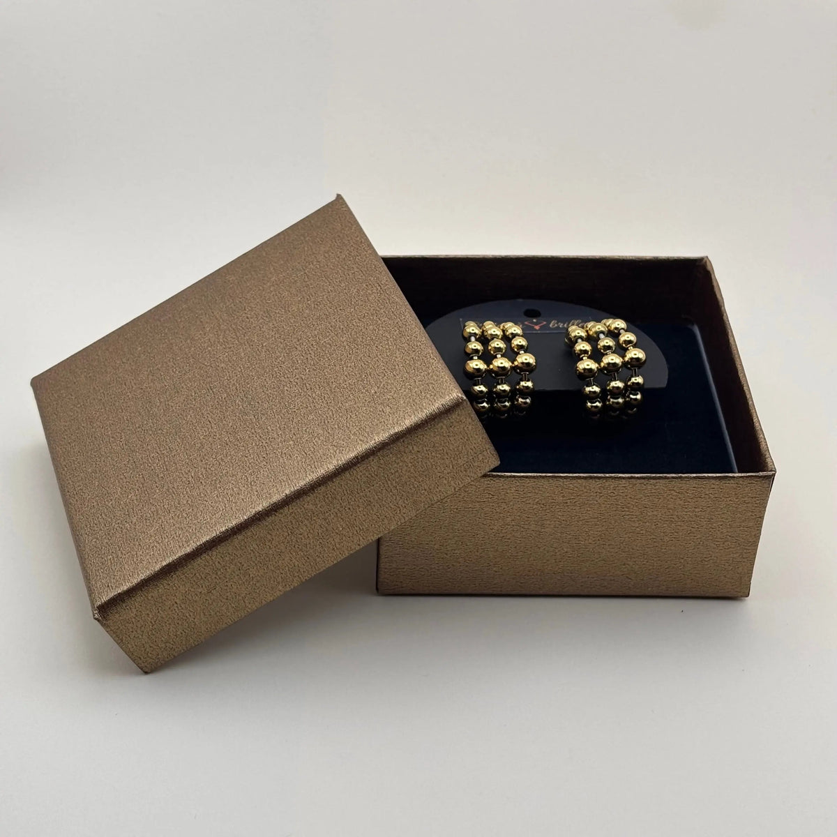 Boite dorée pour y mettre des bijoux fantaisie