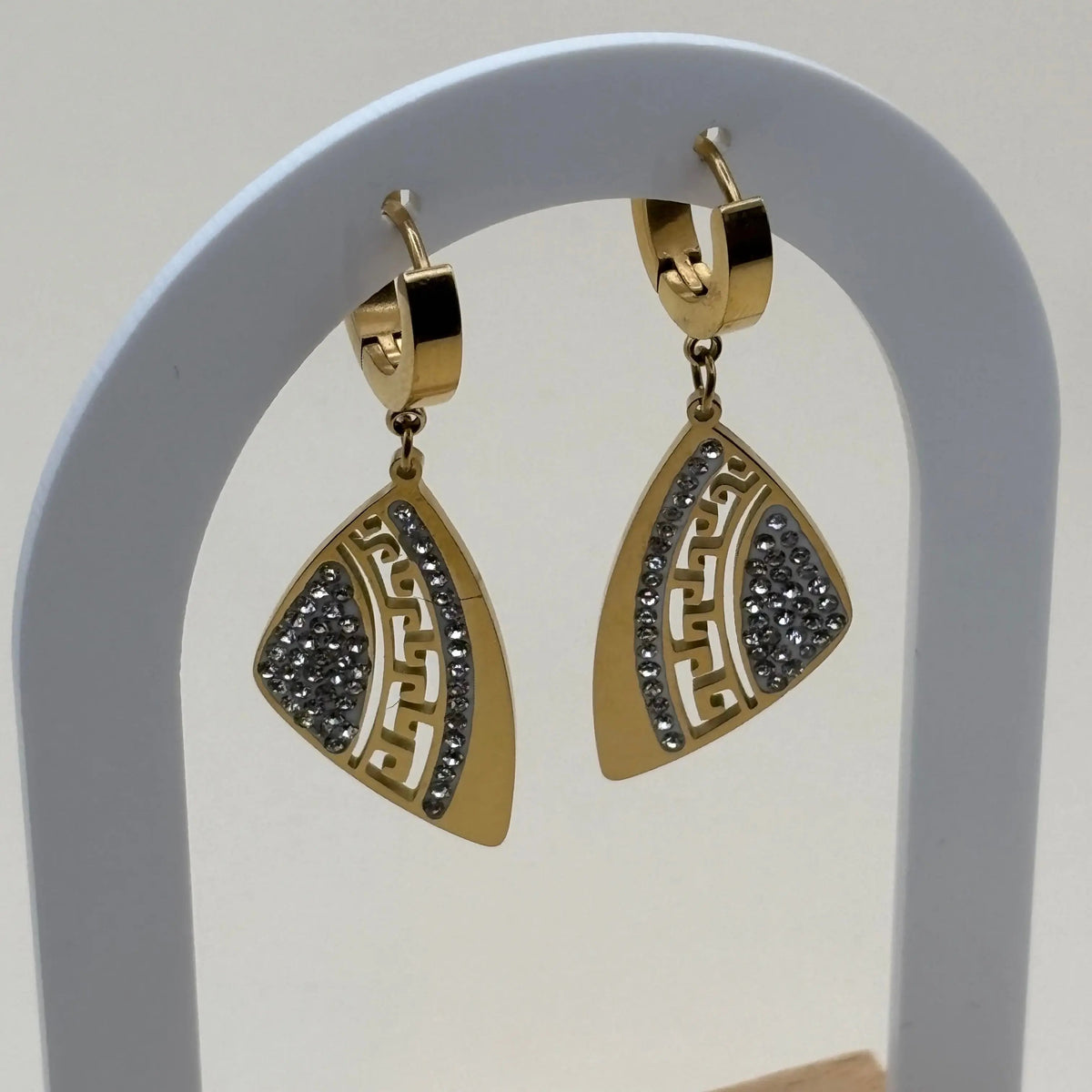 Boucles d'oreilles dorées avec strass et motif égyptien