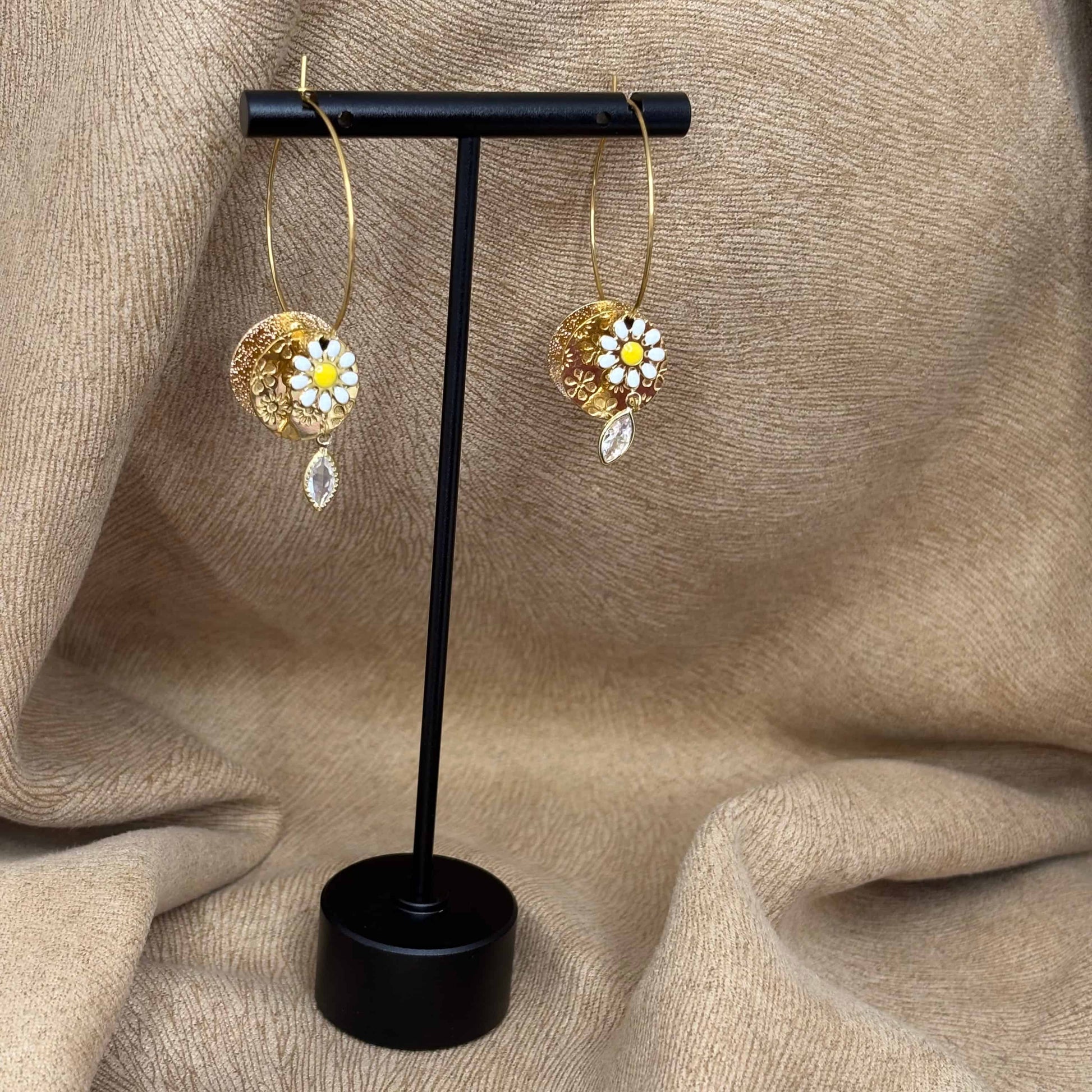 Créoles |Pendentifs pastille dorée |Fleur marguerite et perles |Acier inoxydable