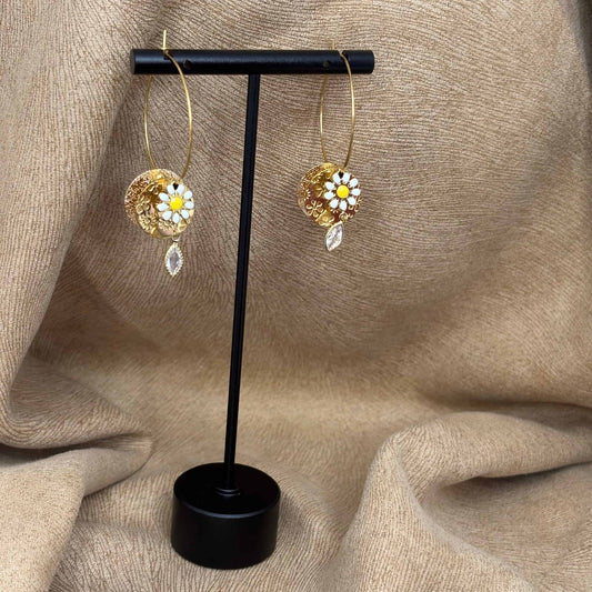 Créoles |Pendentifs pastille dorée |Fleur marguerite et perles |Acier inoxydable