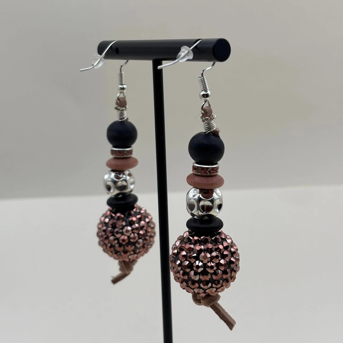 Des boucles d'oreilles pendentif en perle effet hérisson