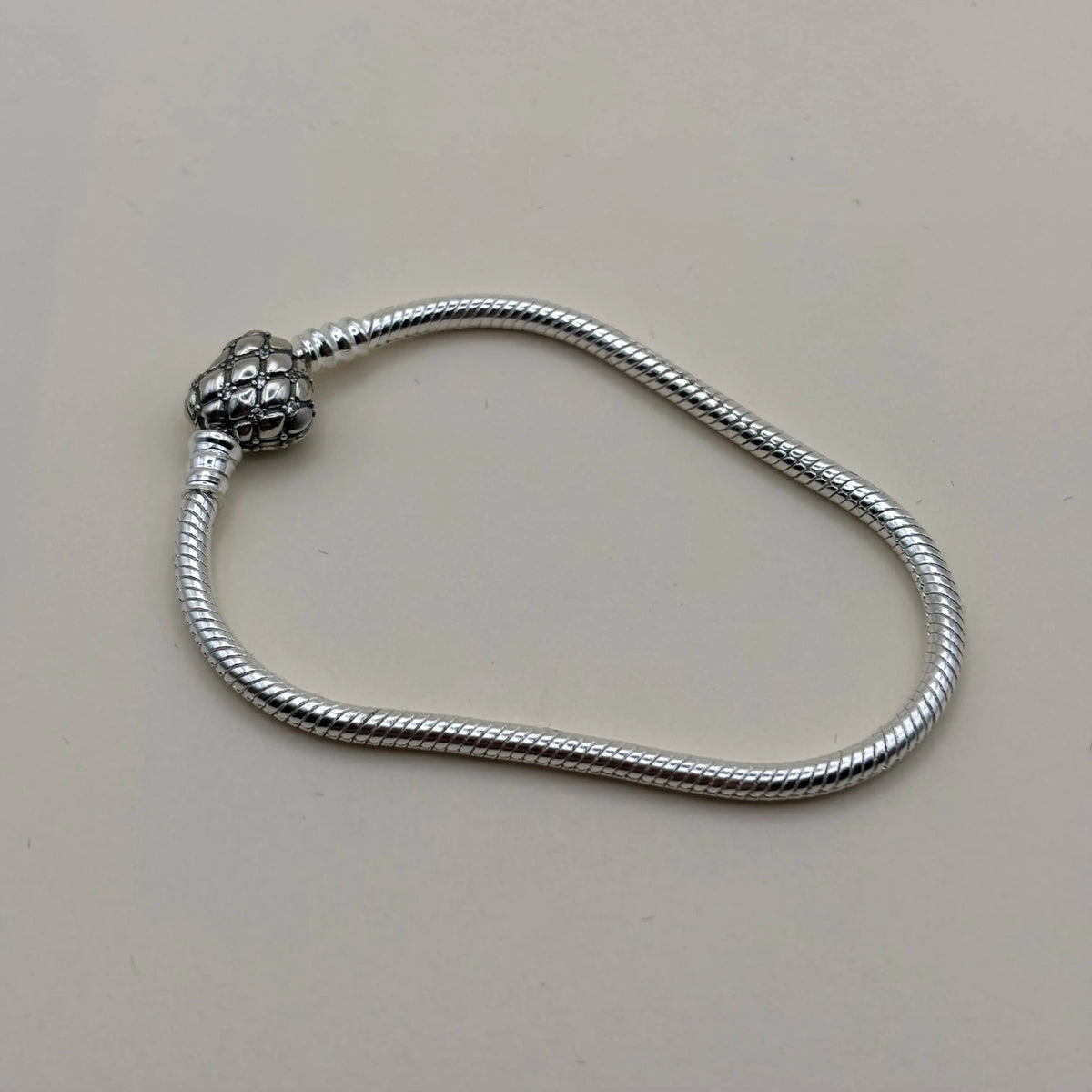 Bracelet Pand'Or avec charm en forme de cœur  en acier inoxydable